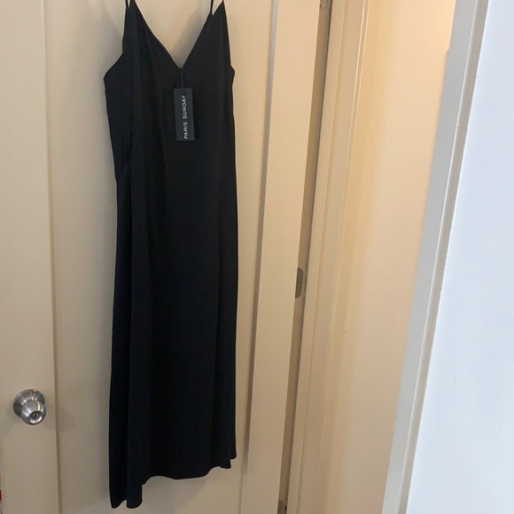 Dresses & Skirts - Black midi dress